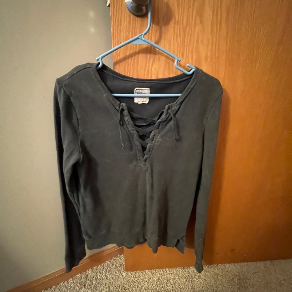 Cross-cross crewneck